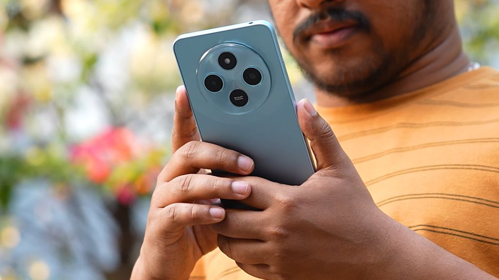 3 मार्च को 10,000 रुपये से कम कीमत में आ रहा है यह तगड़ा 5G स्मार्टफोन, फीचर्स जानकार हो जाएंगे दंग 3 मार्च को 10,000 रुपये से कम कीमत में आ रहा है यह तगड़ा 5G स्मार्टफोन, फीचर्स जानकार हो जाएंगे दंग