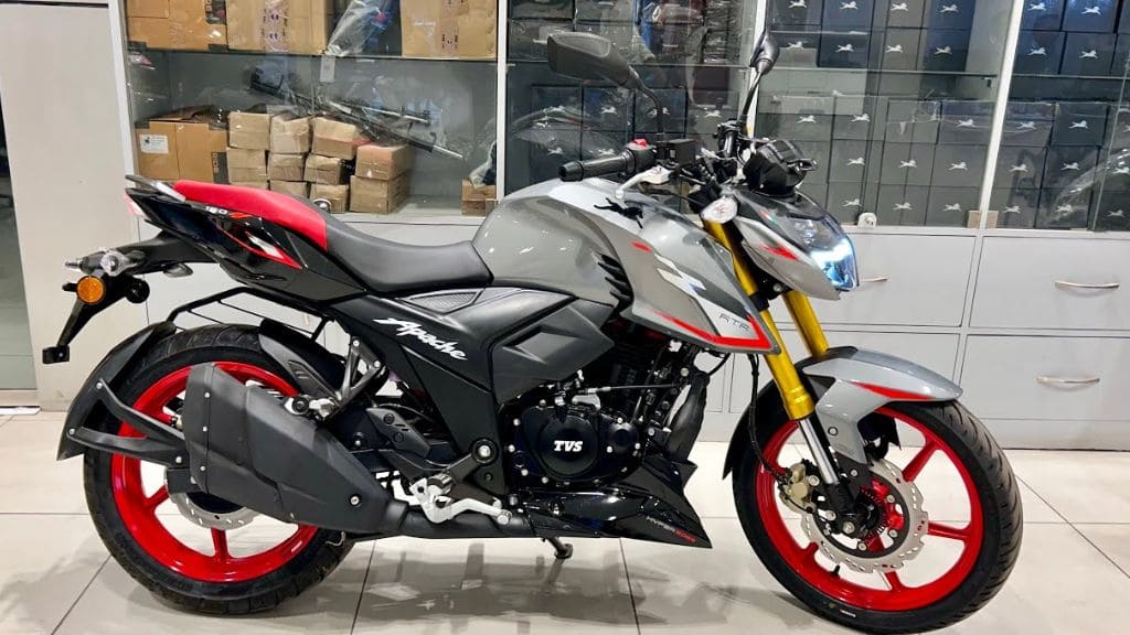 मार्केट में आई स्ट्रांग इंजन और प्रीमियम लुक वाली TVS Apache RTR 160 4V मार्केट में आई स्ट्रांग इंजन और प्रीमियम लुक वाली TVS Apache RTR 160 4V