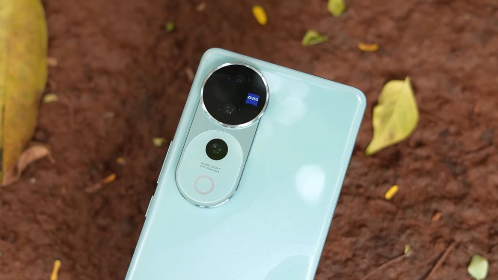 5500mAh बैटरी और 50MP कैमरा वाले Vivo V40 5G पर मिल रहा इतने का डिस्काउंट Vivo V40 5G