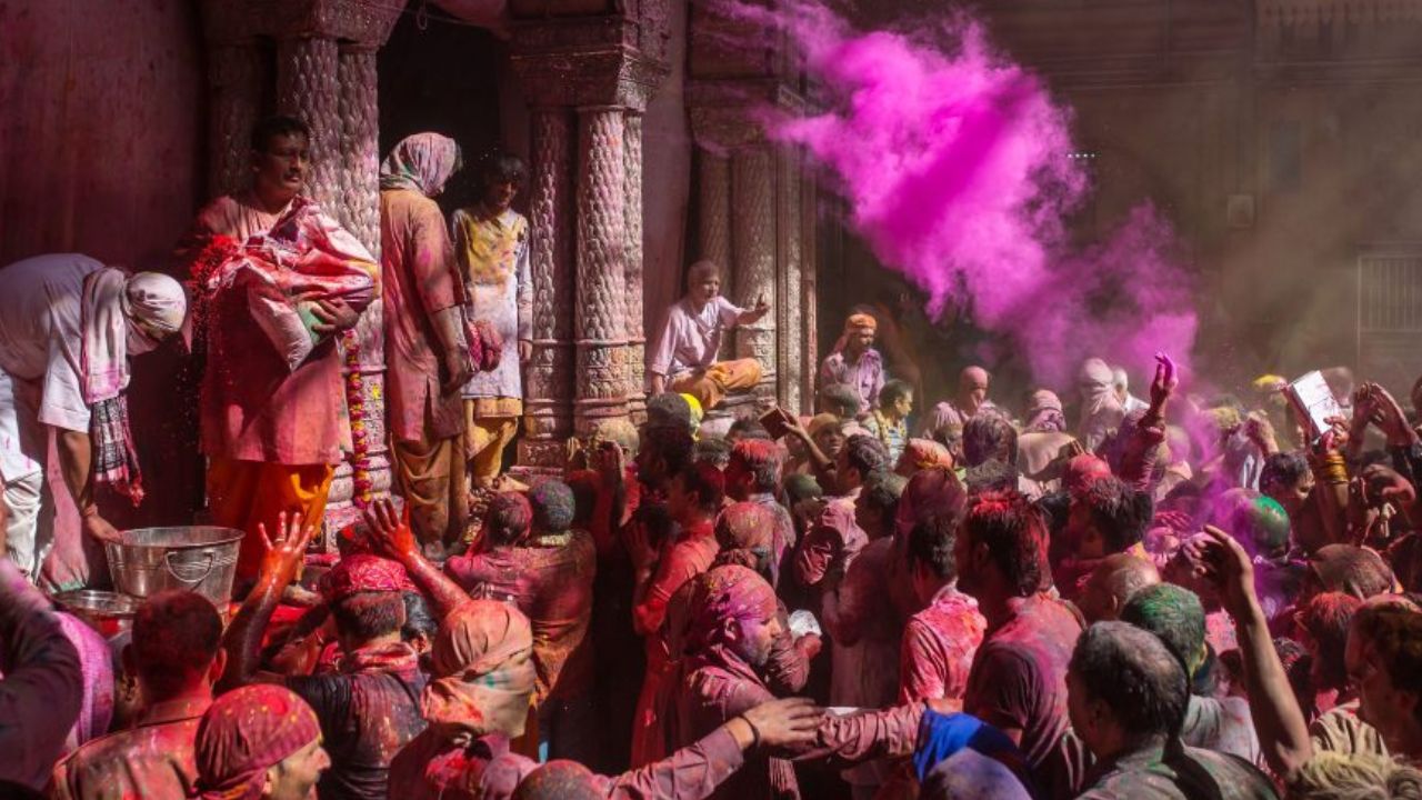 राजधानी में होली के हुड़दंग का काला साया, कई इलाकों में मारपीट और झगड़े, पुलिस ने दर्ज किए मामले राजधानी में होली के हुड़दंग का काला साया, कई इलाकों में मारपीट और झगड़े, पुलिस ने दर्ज किए मामले
