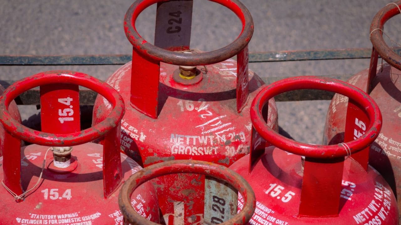 PM Ujjwala Yojana: अगर कर लिया यह काम तो मिलेगा होली पर फ्री में दूसरा गैस सिलेंडर