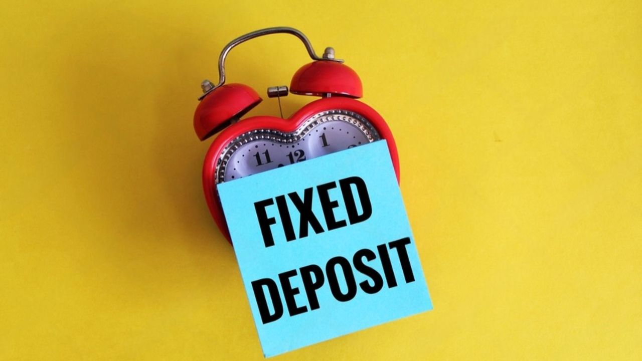 31 मार्च 2025 से पहले इन 5 स्कीम्स में लगाएं पैसा, FD से ज्यादा कमाई बिना रिस्क के